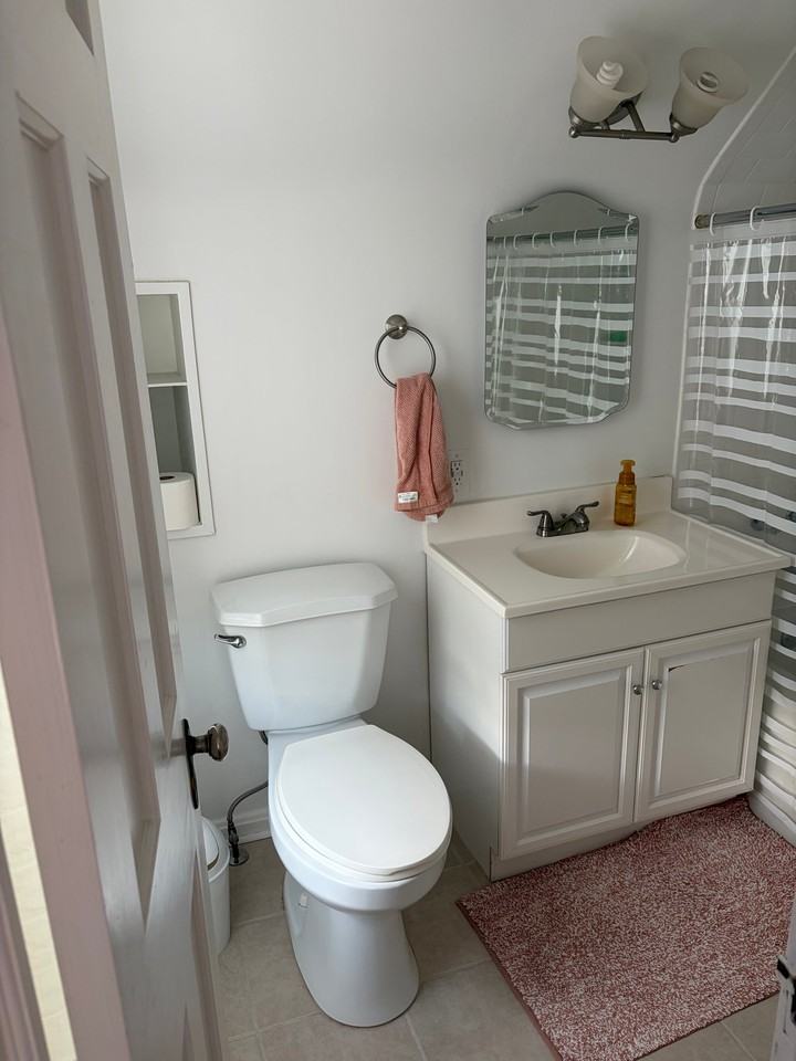 4185 Silsby Rd - Photo 5 of 8