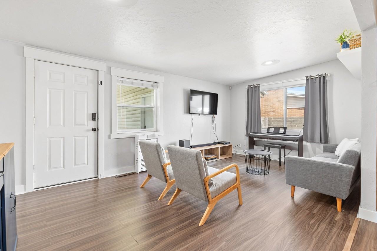 6007 Southwest - Photo 4 of 33