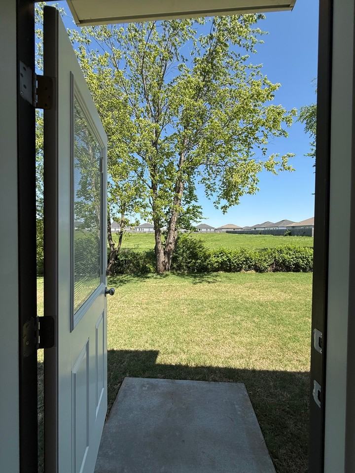 6810 Sw Dignity Ave - Photo 3 of 14