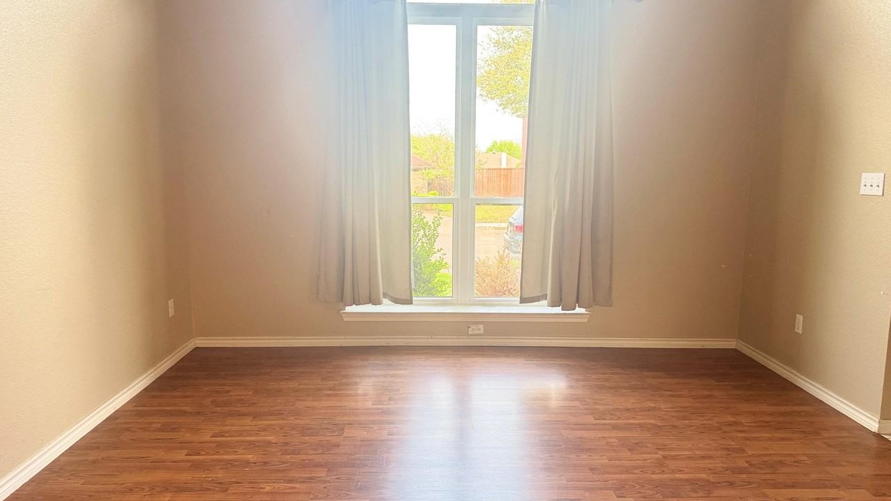 7011 Cottonwood Cir - Photo 7 of 20