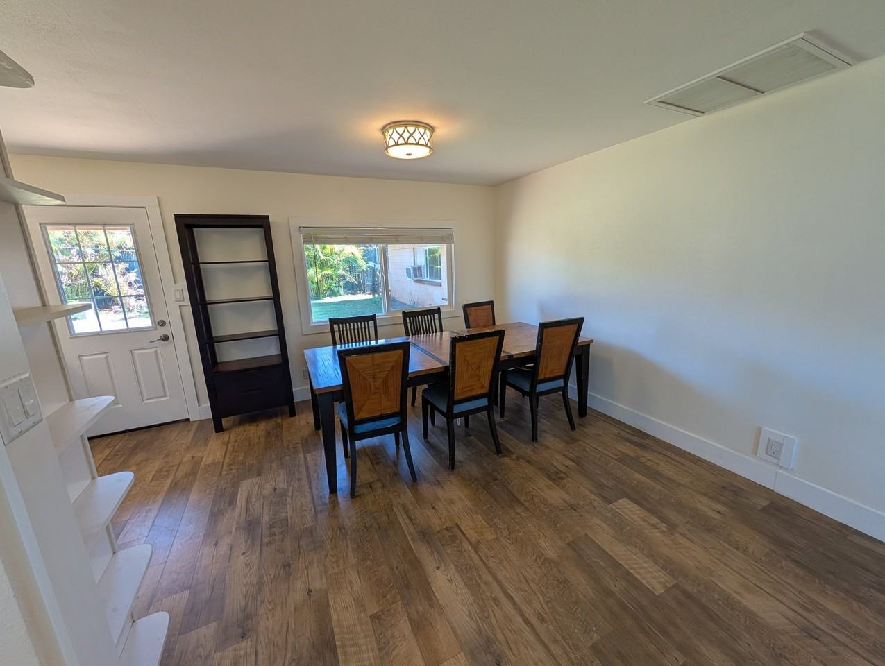 291 Kaiola Pl - Photo 2 of 13