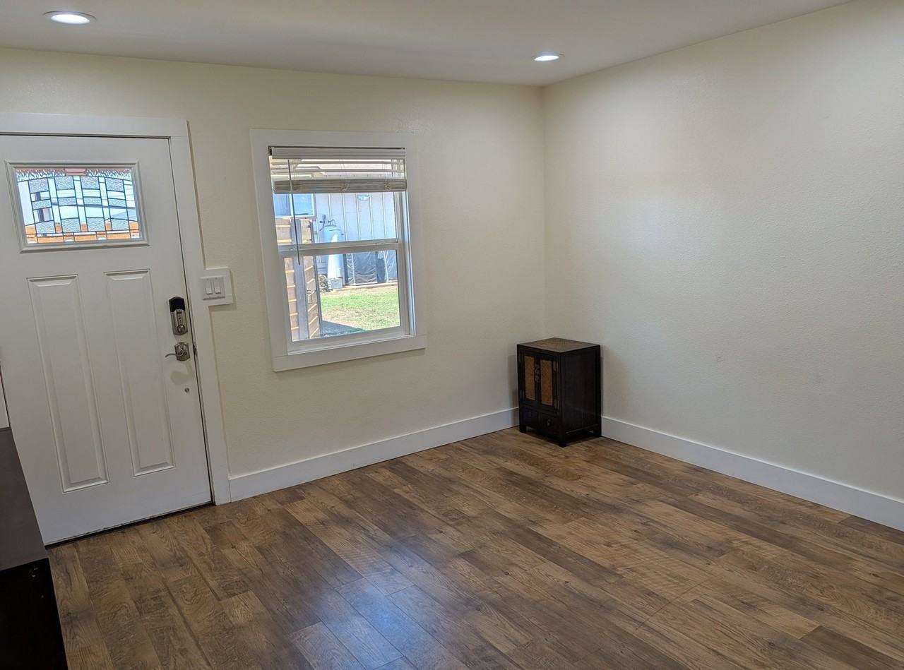 291 Kaiola Pl - Photo 3 of 13