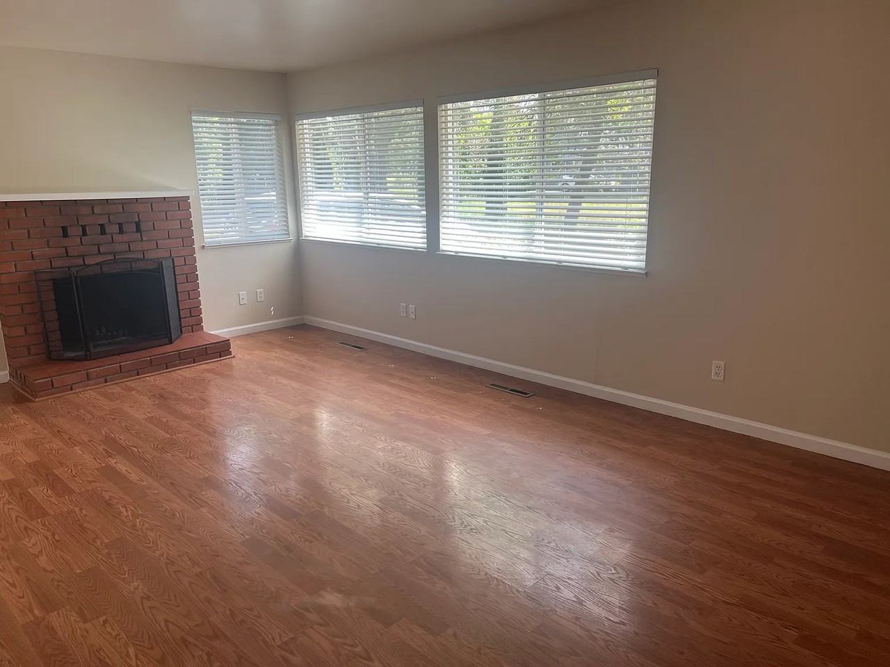 1219 Burbank Ave - Photo 6 of 17