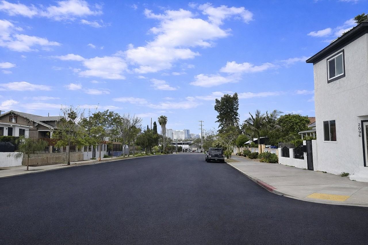 2096 Franklin Ave - Photo 2 of 20