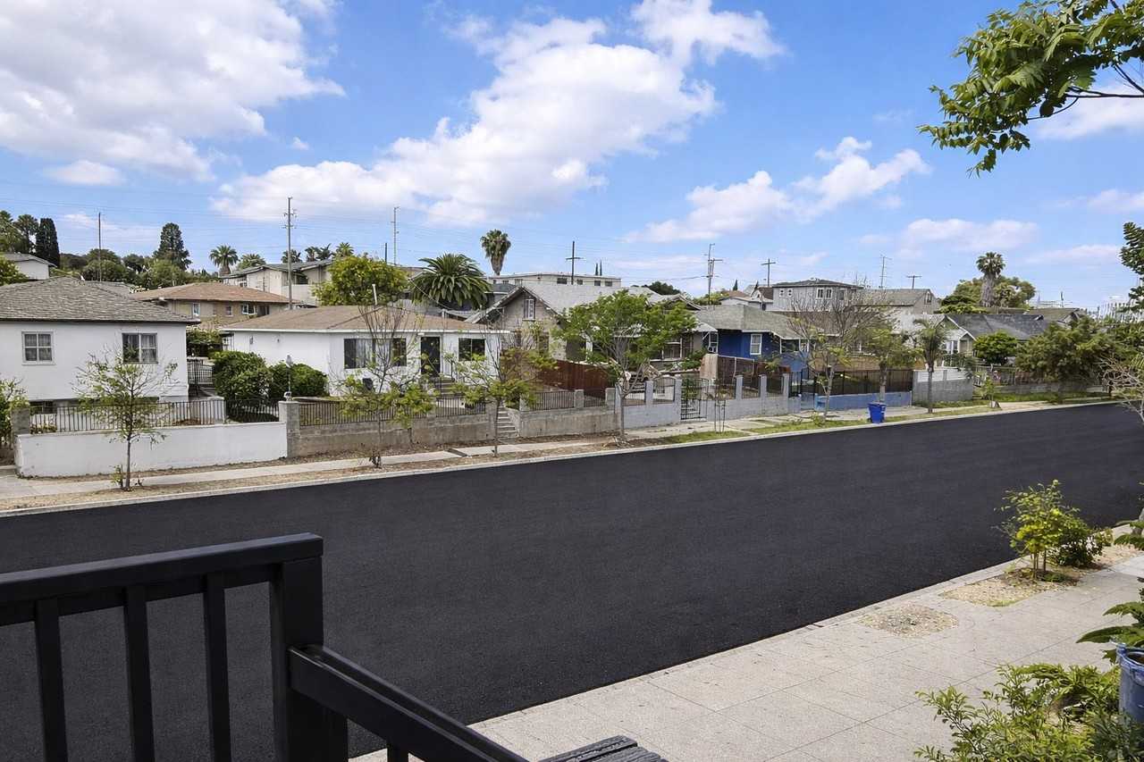 2096 Franklin Ave - Photo 6 of 20