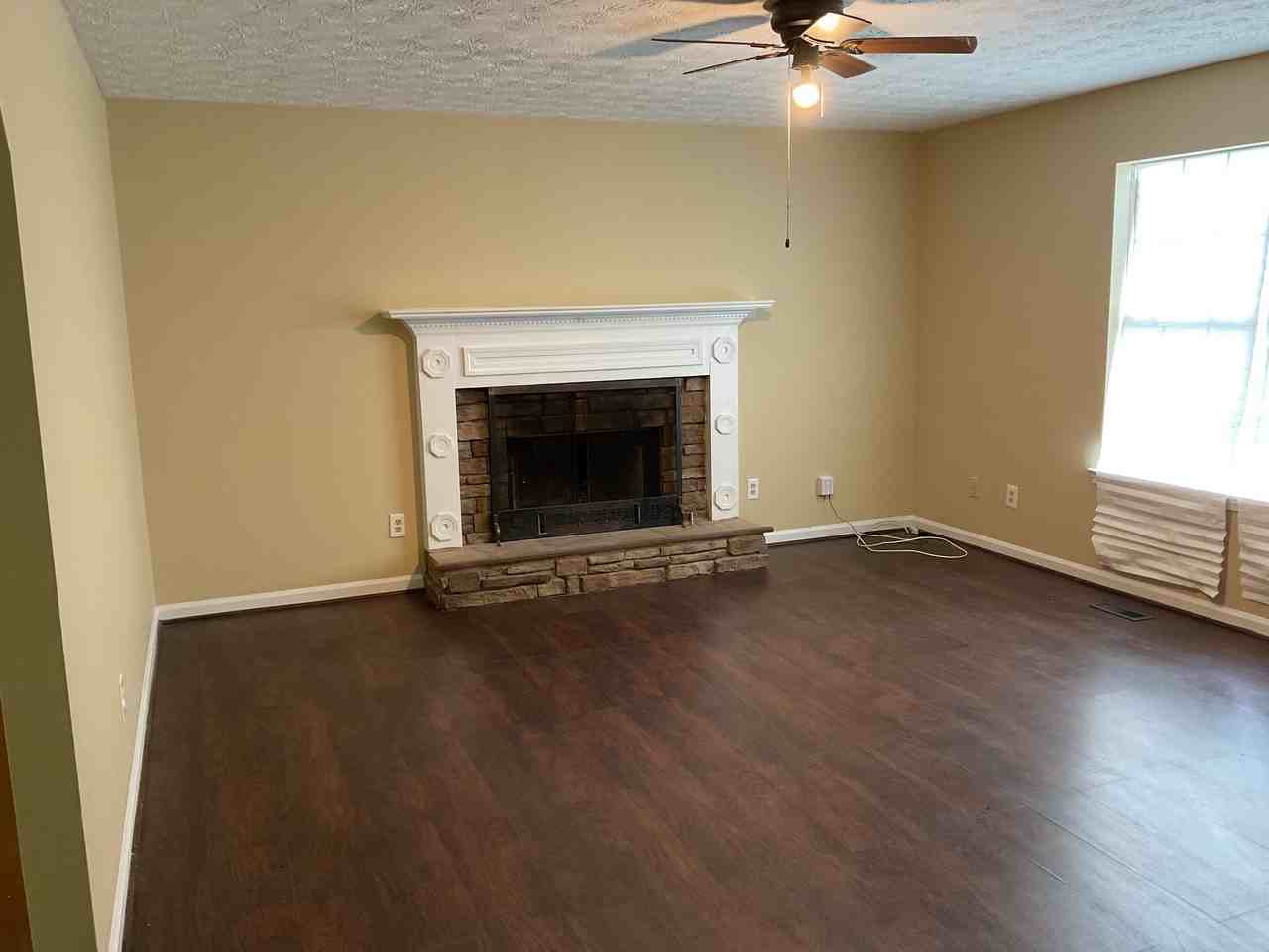 222 Shadow Wood Dr - Photo 4 of 15