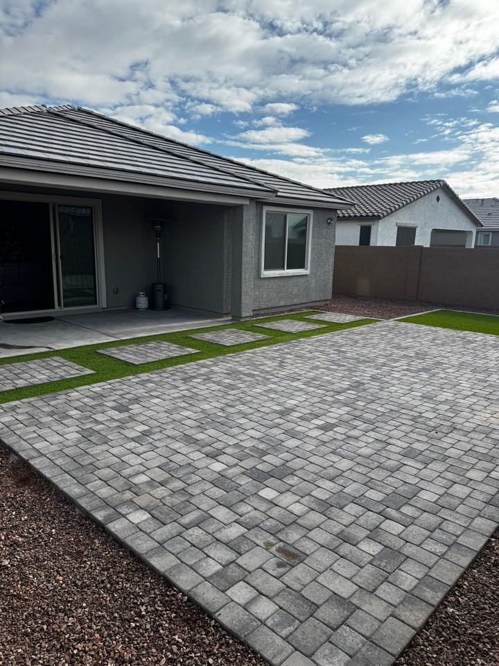 814 S 109th Ave - Photo 4 of 6