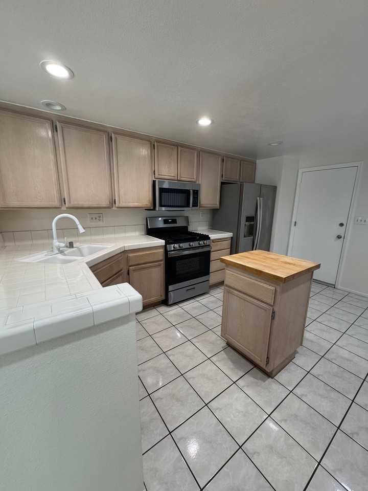 7314 Laura Ln - Photo 4 of 20