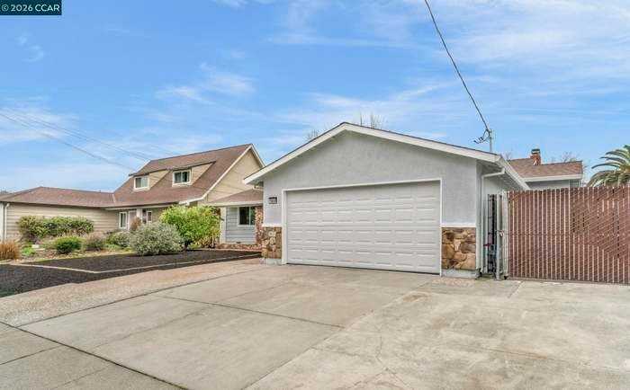 1866 Elkwood Dr - Photo 2 of 20