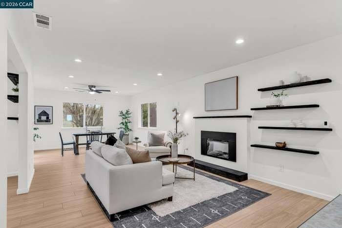 1866 Elkwood Dr - Photo 4 of 20