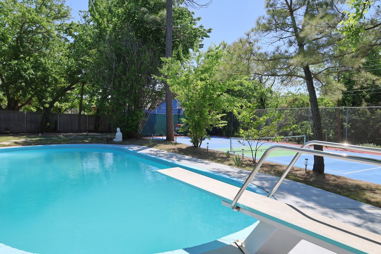 8413 Tiffany Dr - Photo 3 of 20