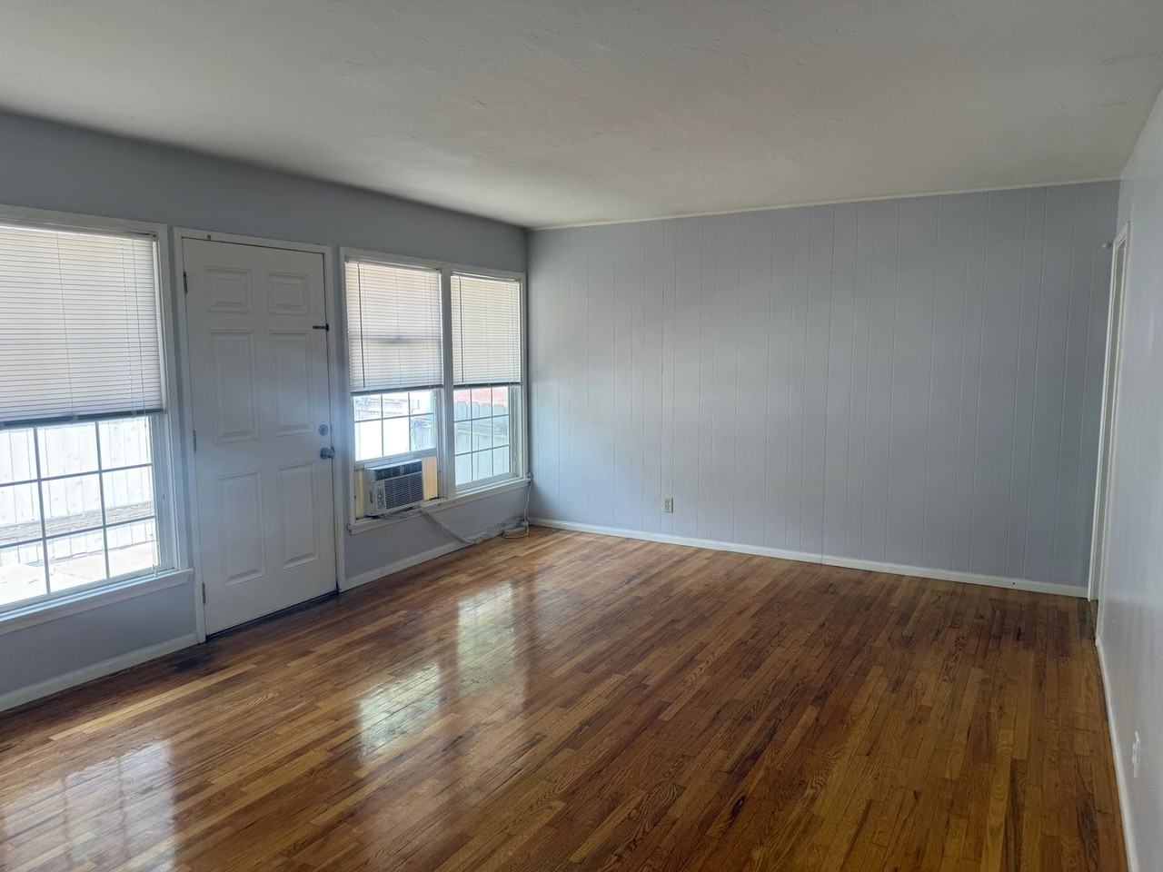 417 E Walnut Ave - Photo 3 of 8