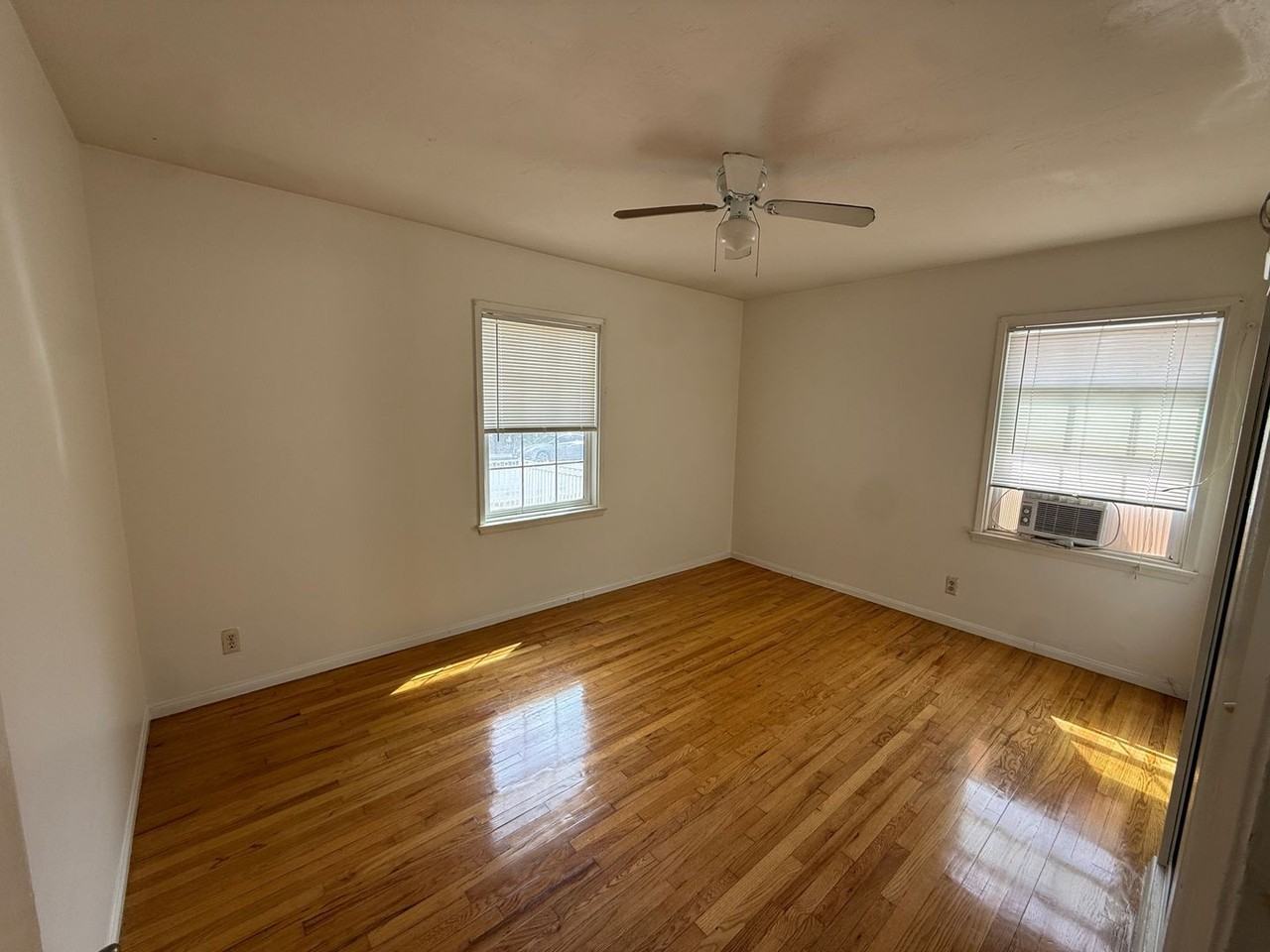 417 E Walnut Ave - Photo 4 of 8