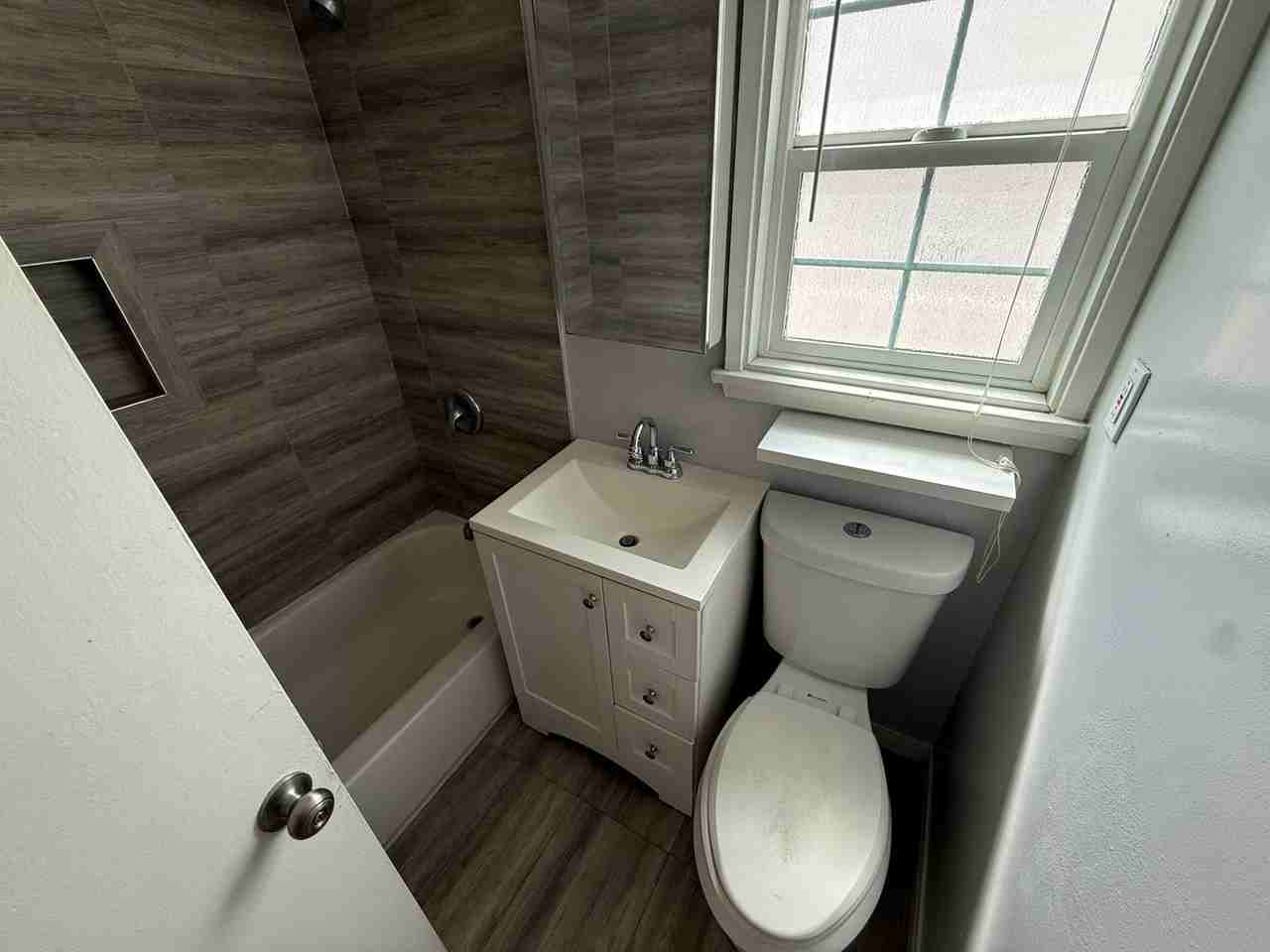 417 E Walnut Ave - Photo 7 of 8