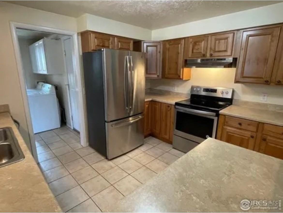 1915 Collyer St - Photo 5 of 12