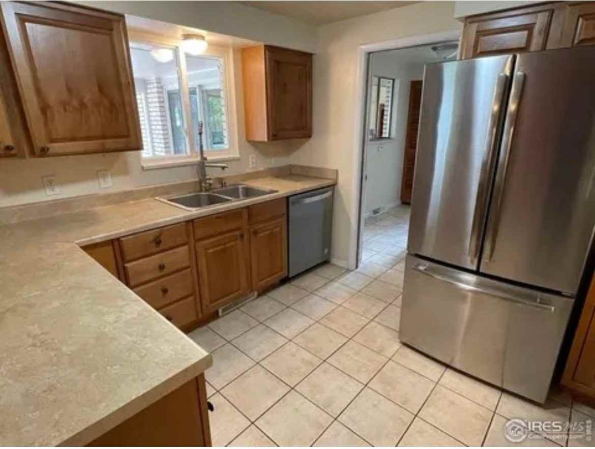 1915 Collyer St - Photo 6 of 12