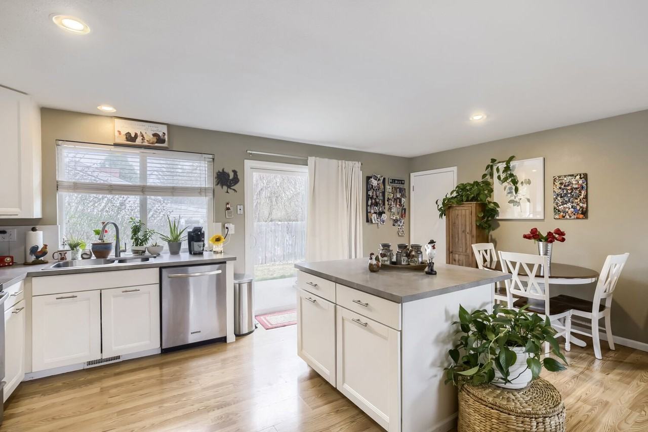 2824 Worthington Ave - Photo 6 of 17