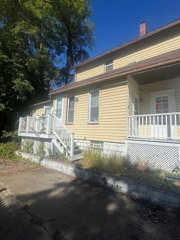 360 Turner St - Photo 5 of 17