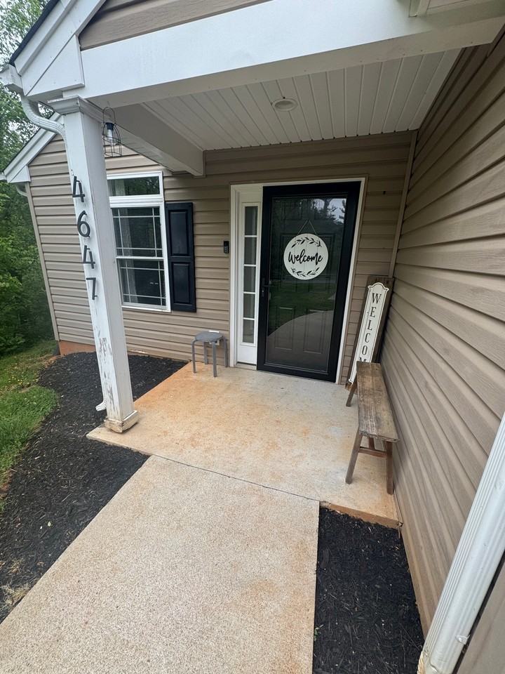 4647 Ferncliff Dr - Photo 3 of 20