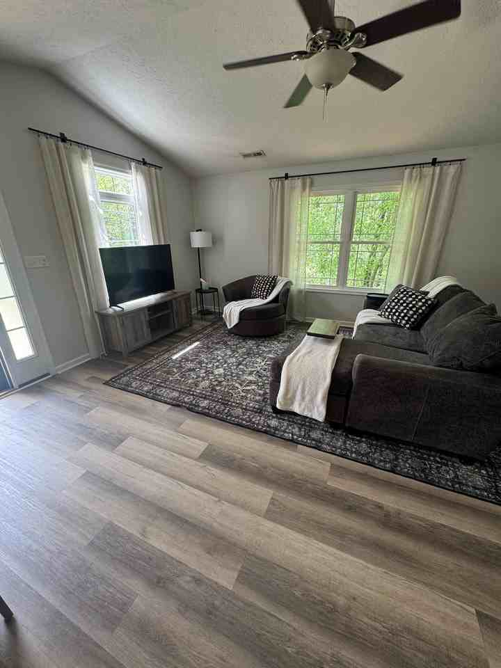 4647 Ferncliff Dr - Photo 5 of 20