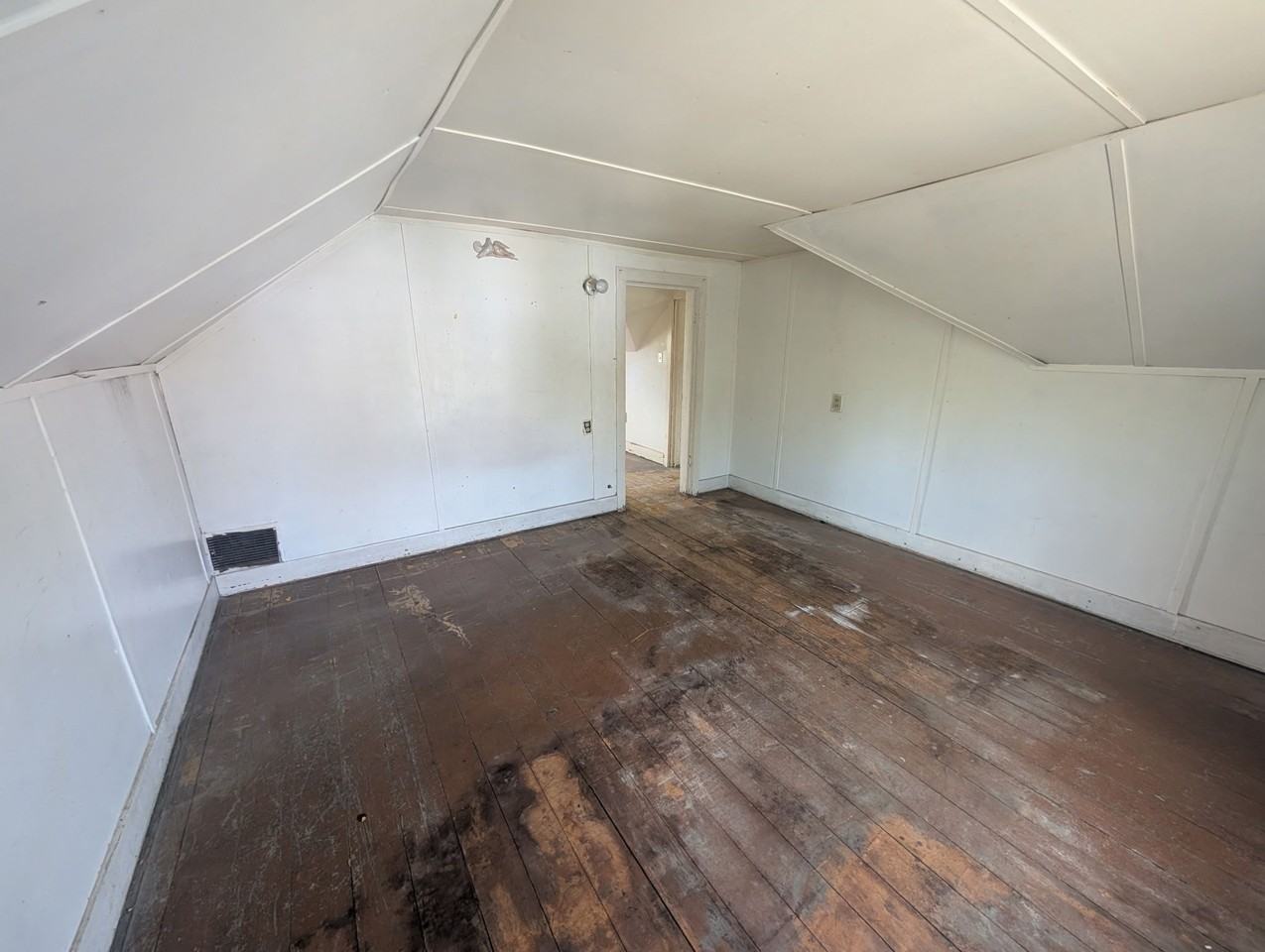 1214 W Butler St - Photo 4 of 20