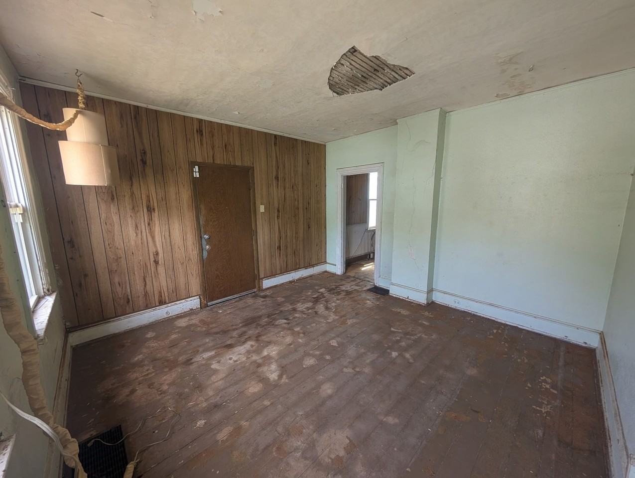 1214 W Butler St - Photo 5 of 20