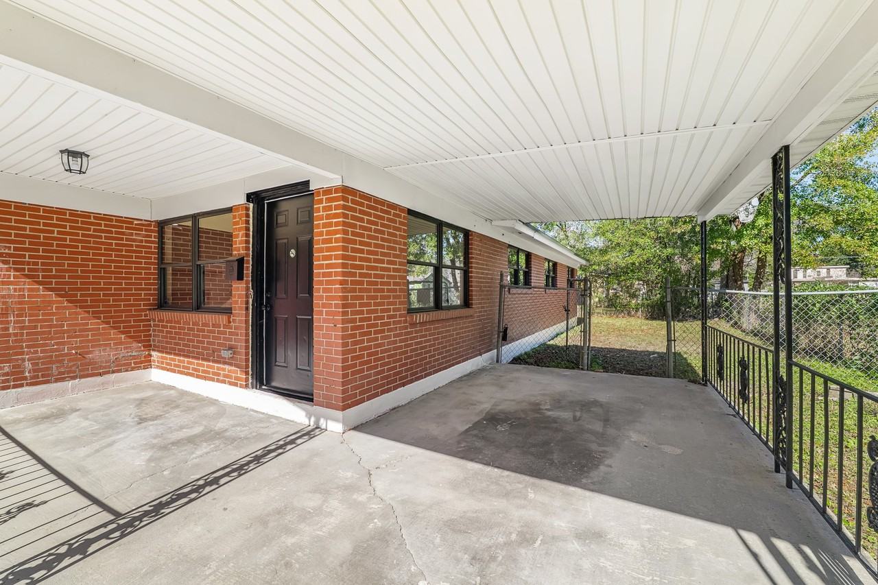 1951 W 19th St - Photo 2 of 16