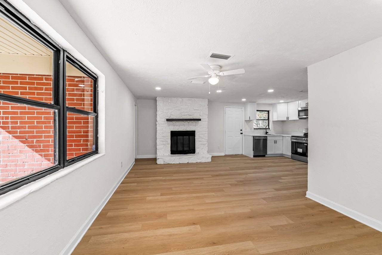 1951 W 19th St - Photo 4 of 16