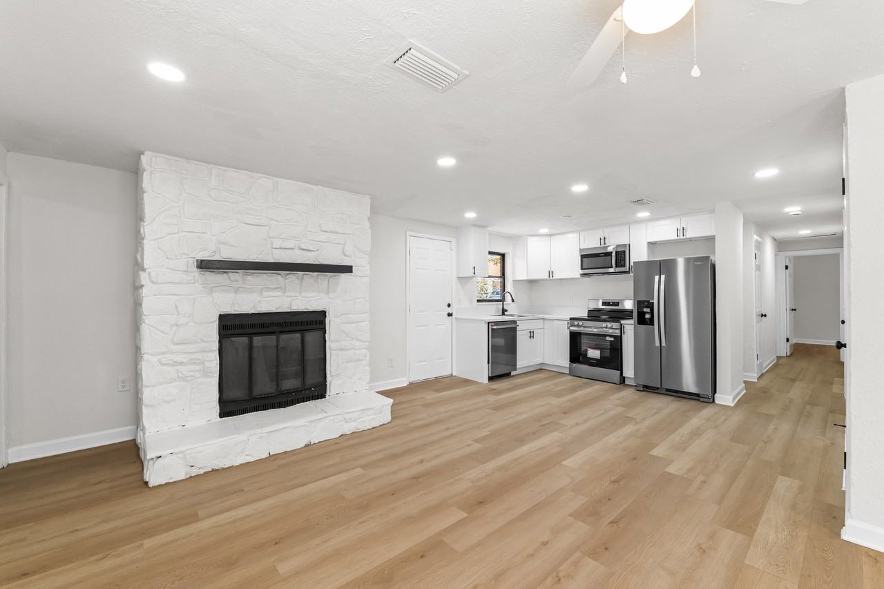 1951 W 19th St - Photo 5 of 16