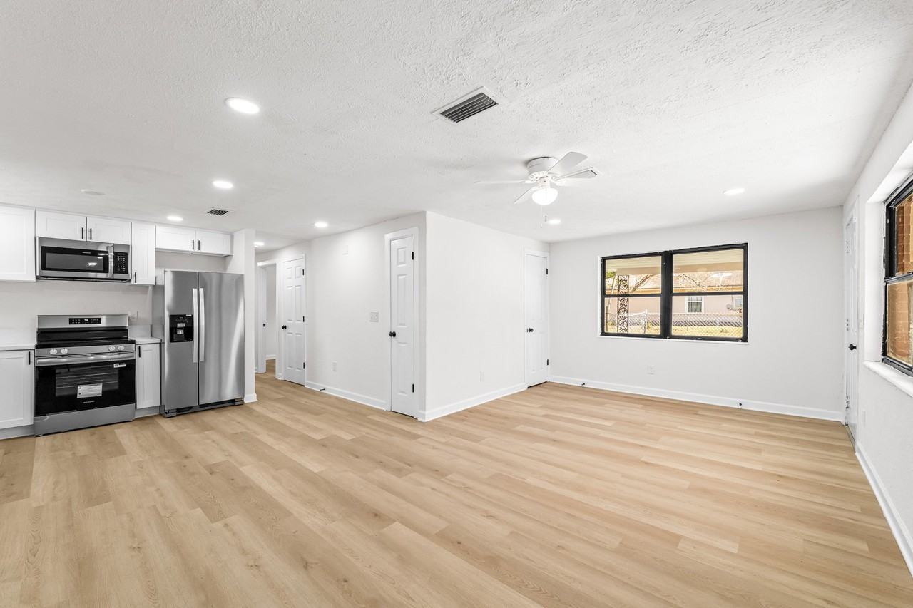 1951 W 19th St - Photo 6 of 16