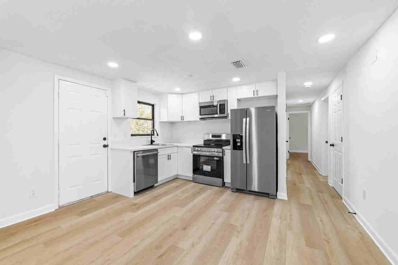 1951 W 19th St - Photo 7 of 16