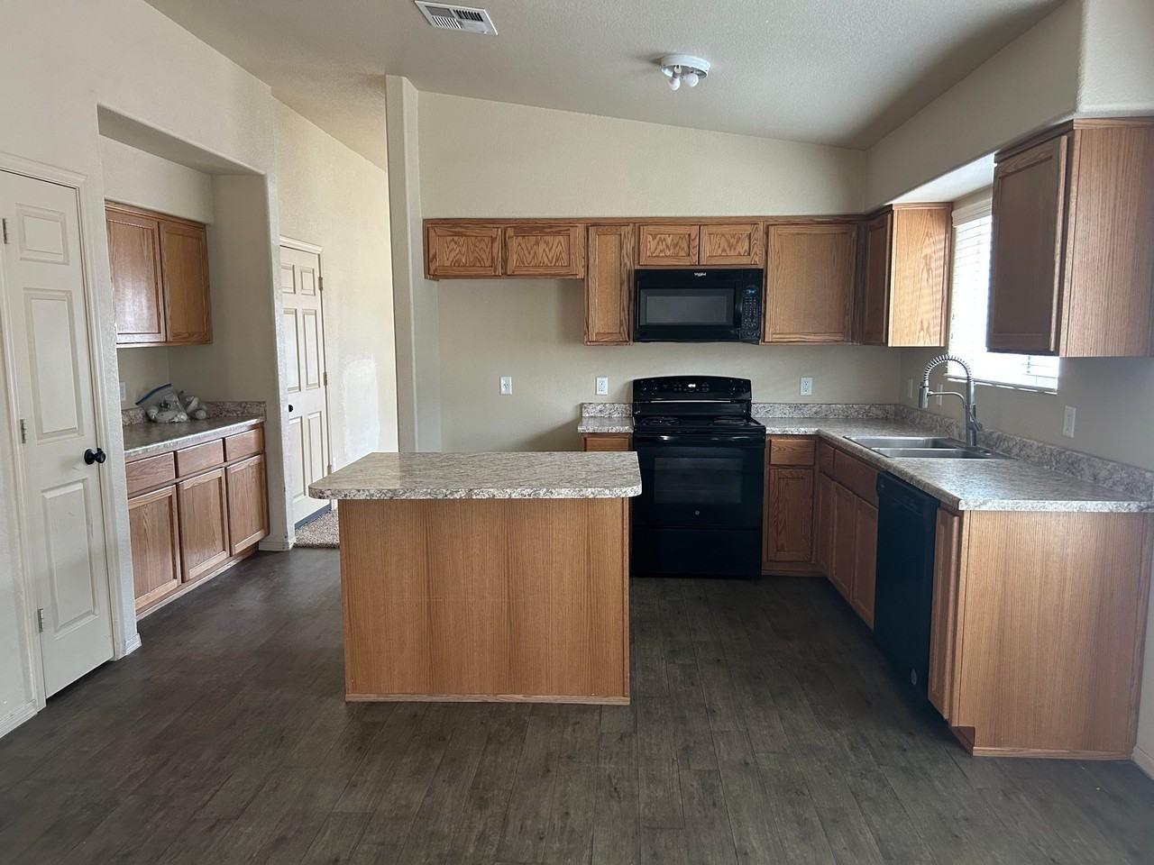 7826 E 44th Pl - Photo 5 of 11