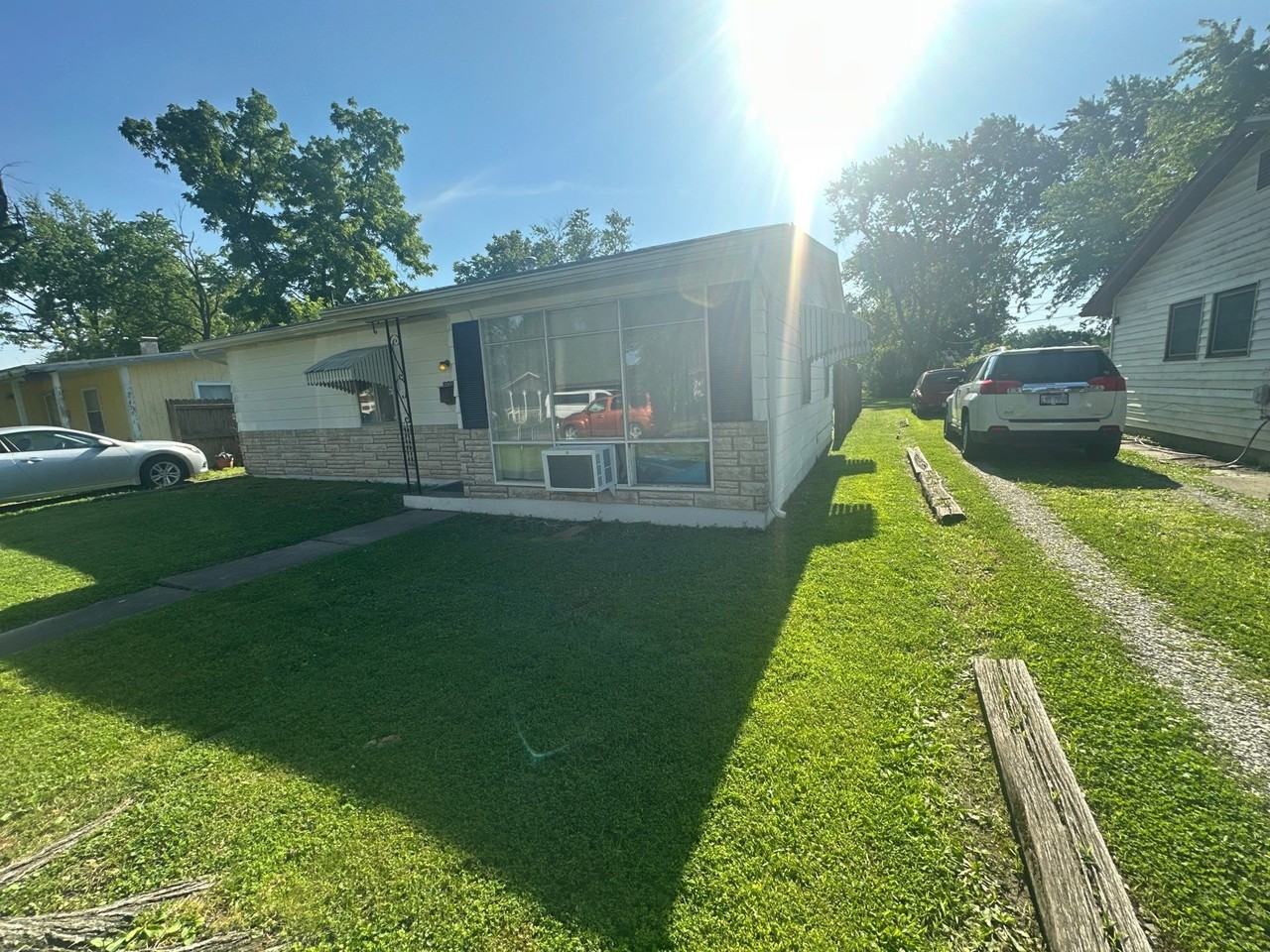 1323 Cedar St - Photo 4 of 17