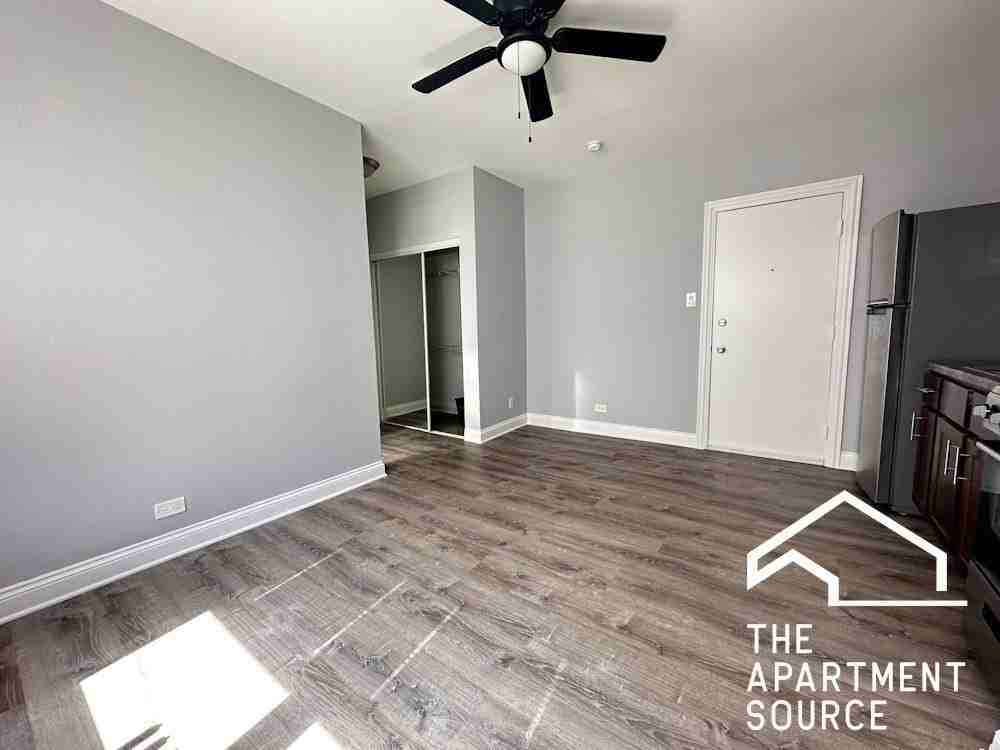 4758 N Maplewood Ave #211 - Photo 2 of 4