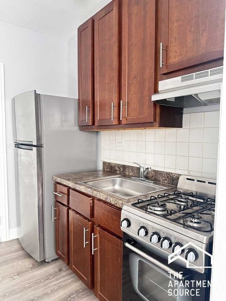 4758 N Maplewood Ave #211 - Photo 3 of 4