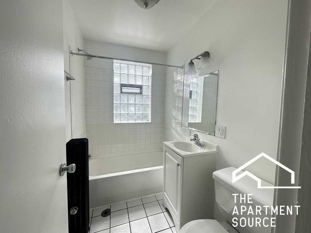 4758 N Maplewood Ave #211 - Photo 4 of 4