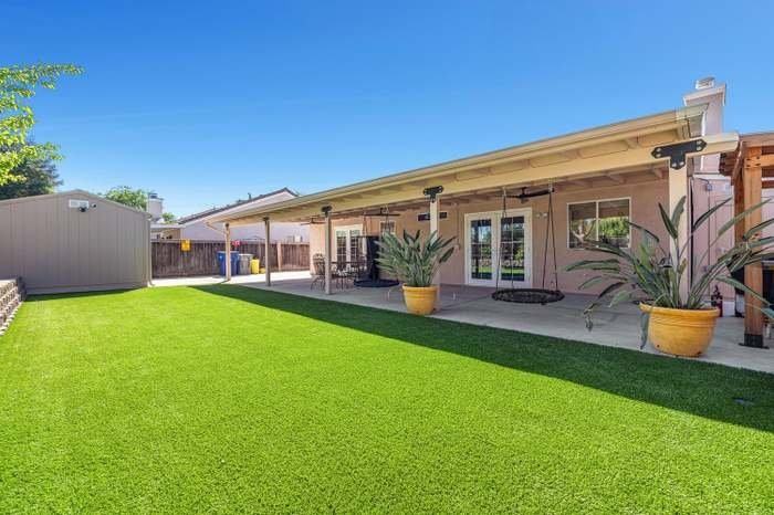 7634 N Dearing Ave - Photo 2 of 18