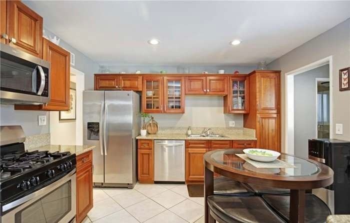 223 N Kendor Dr - Photo 3 of 8