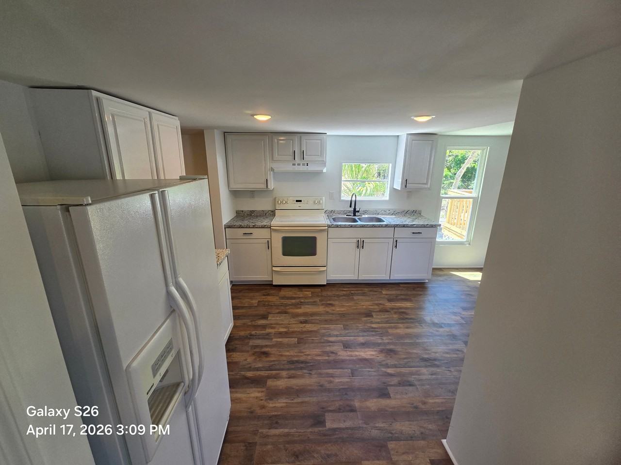 4180 Royal Palm Ave - Photo 5 of 14