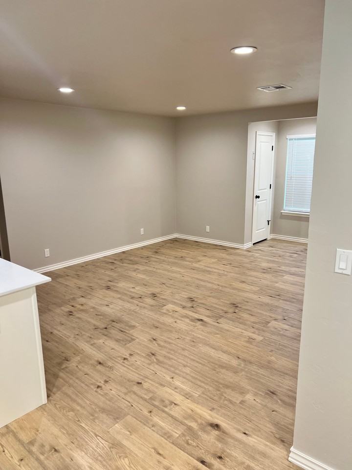 1615 Iowa St - Photo 4 of 16