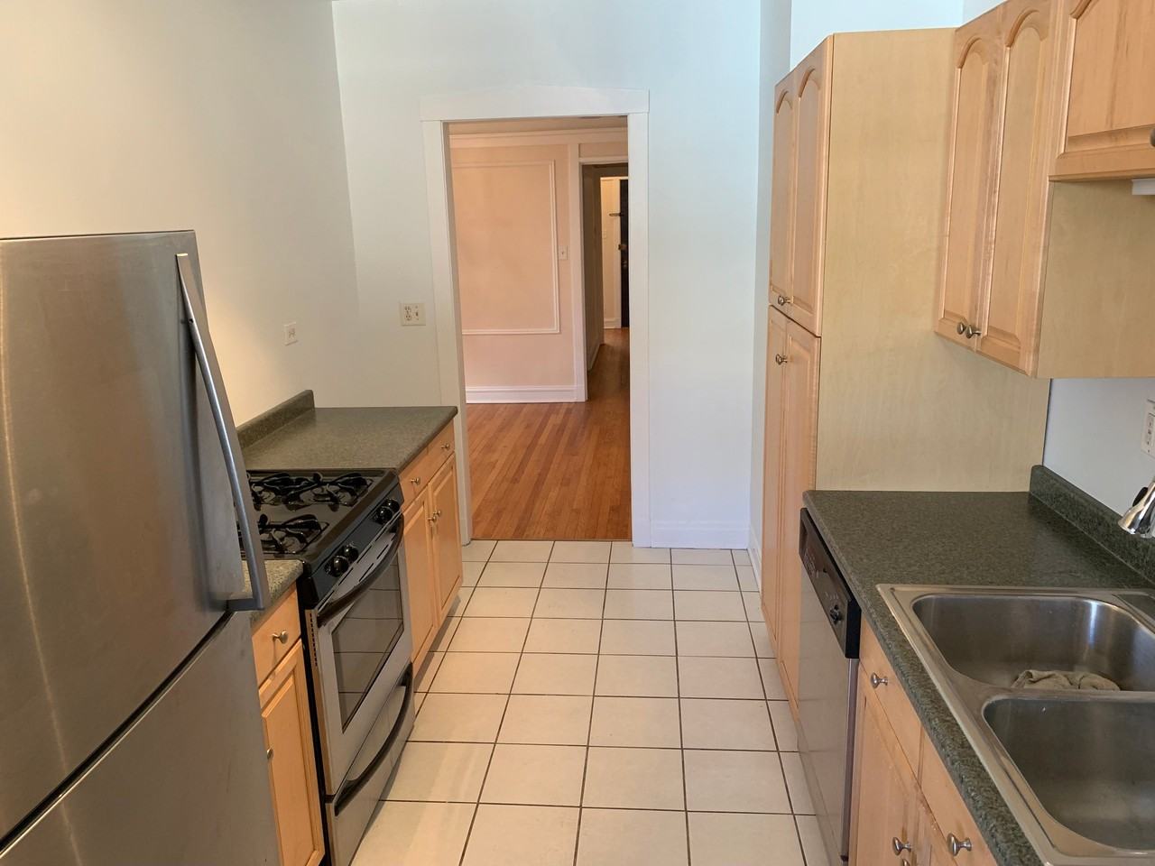 1468 W Winnemac Ave #1E - Photo 4 of 18