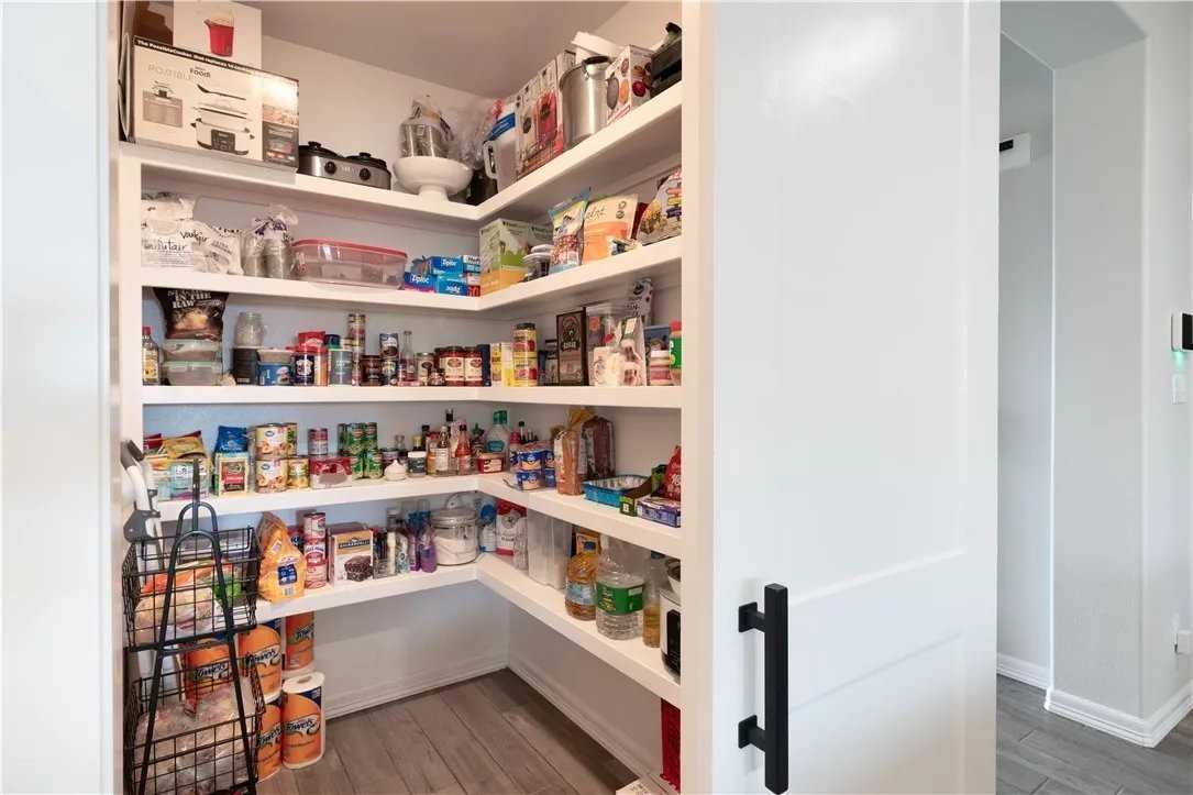 1718 Antoinette Dr - Photo 3 of 20