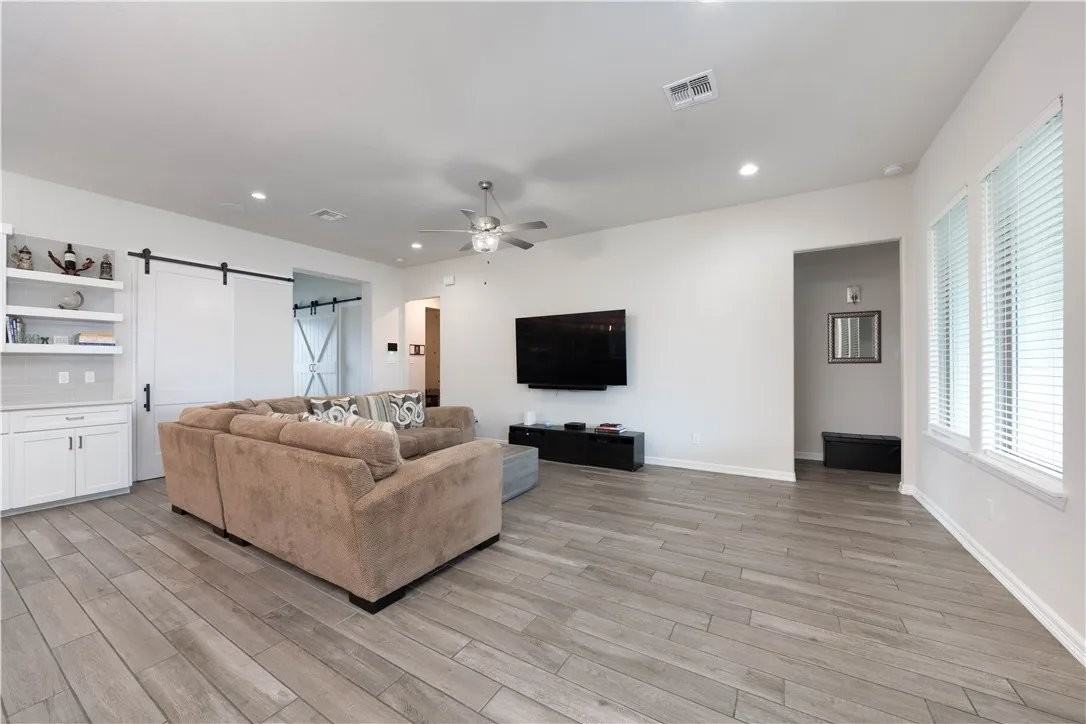 1718 Antoinette Dr - Photo 5 of 20