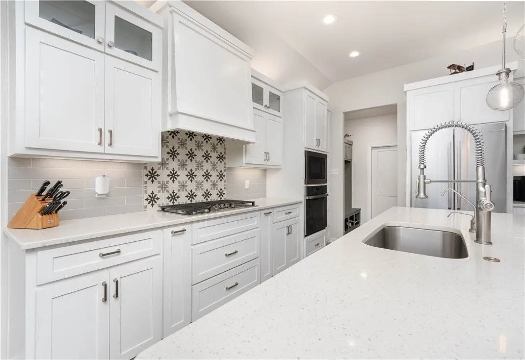 1718 Antoinette Dr - Photo 7 of 20