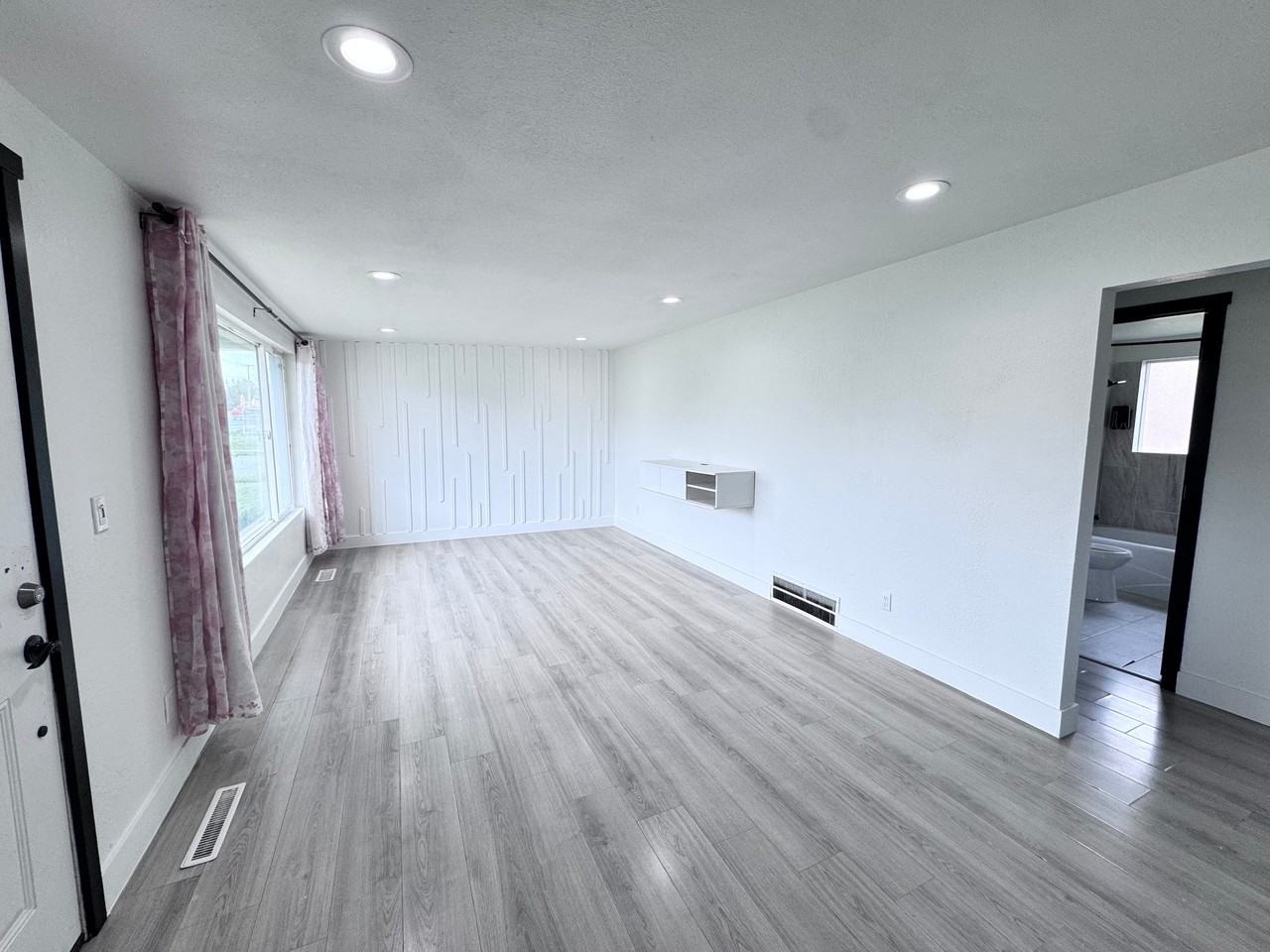 3560 Sw - Photo 3 of 8