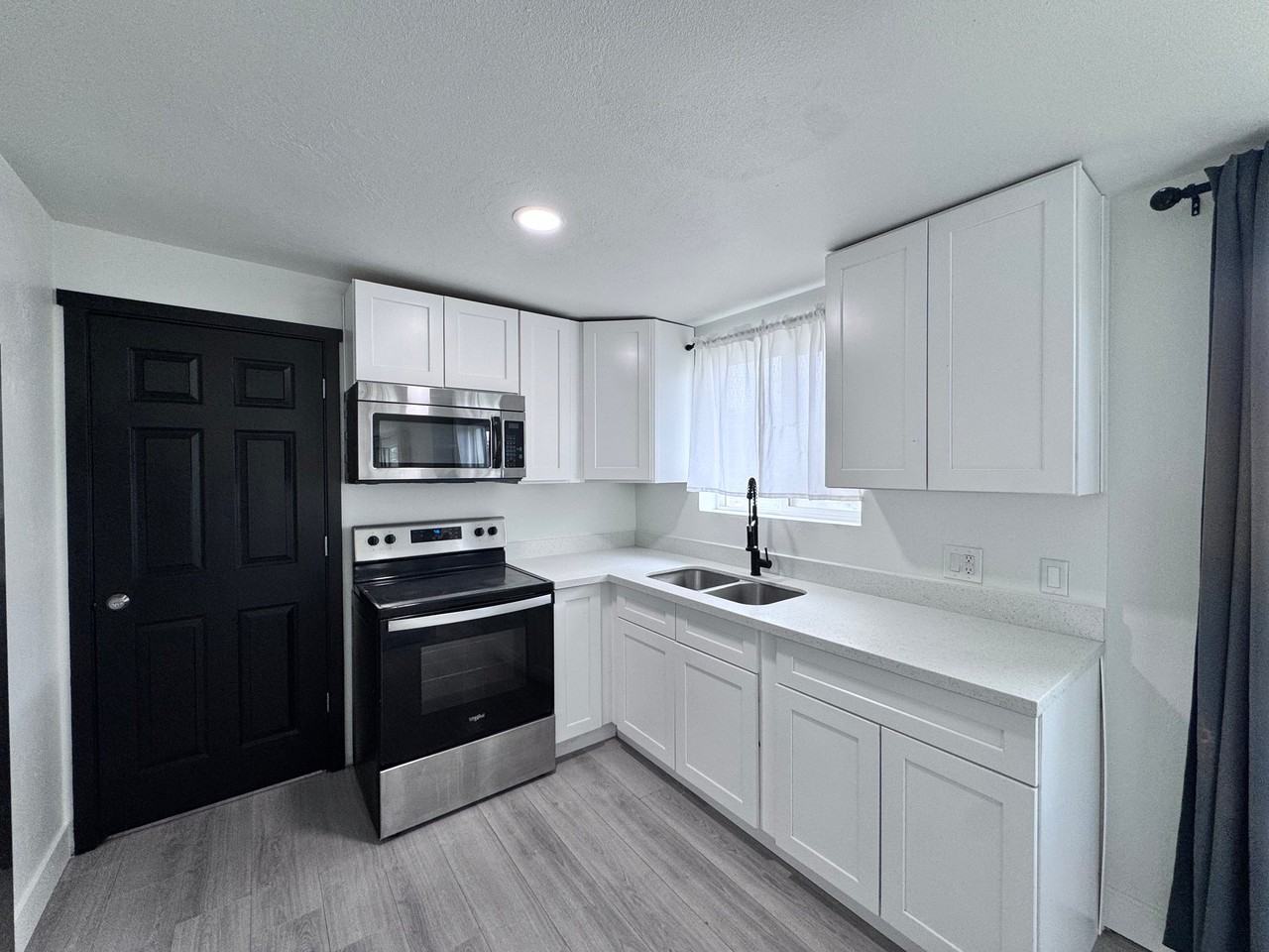 3560 Sw - Photo 4 of 8