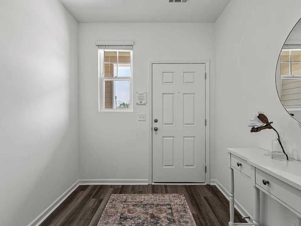 1110 Dakine Dr - Photo 2 of 14