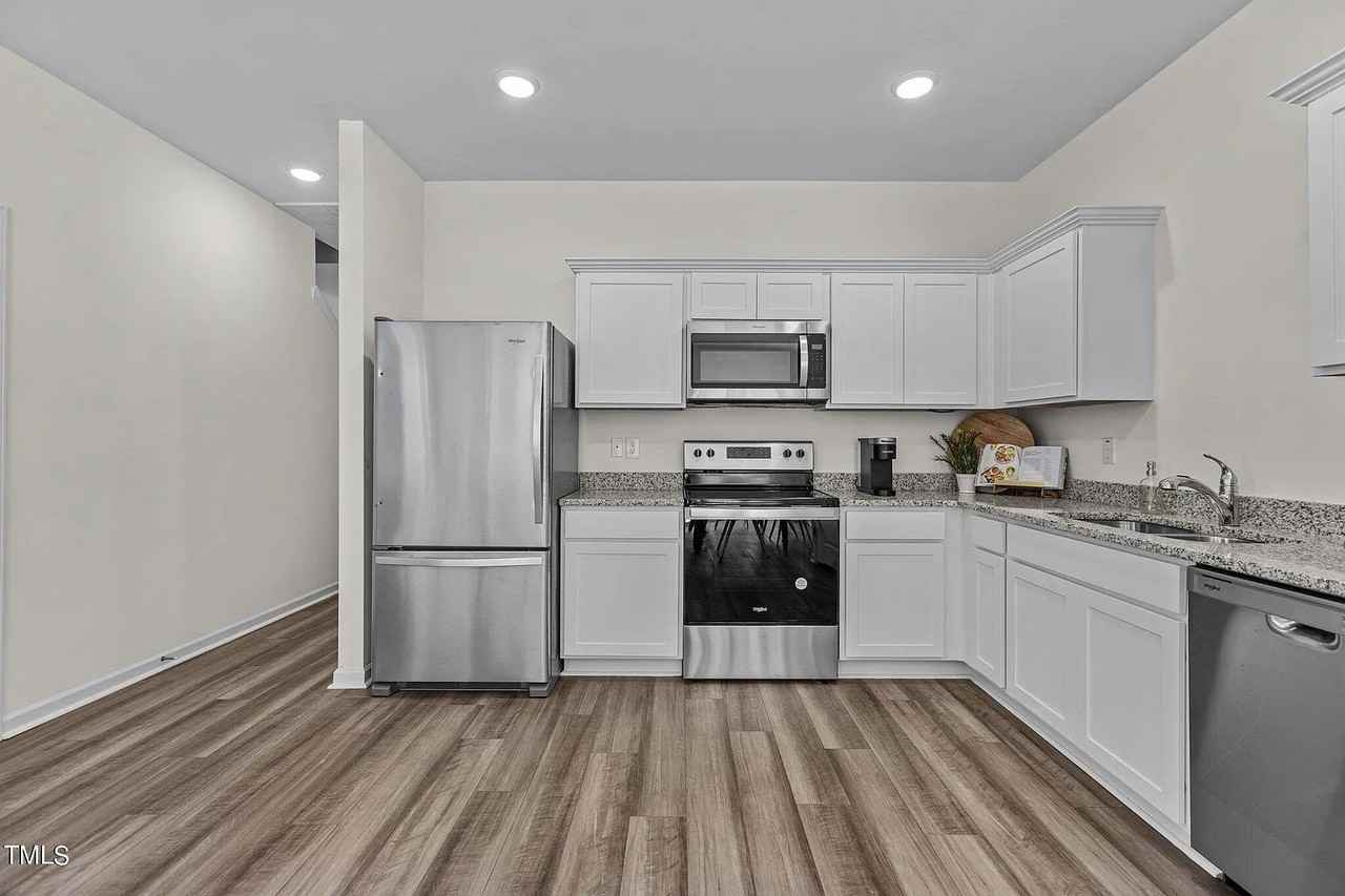 1110 Dakine Dr - Photo 6 of 14