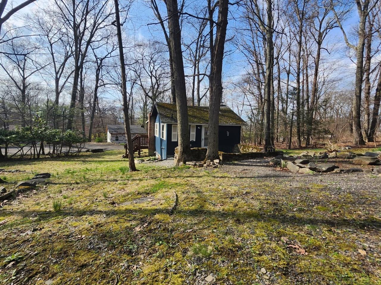 5 Woodland Cir S - Photo 2 of 7