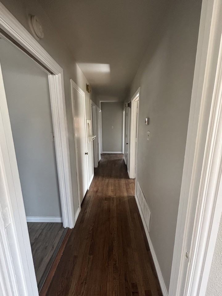 206 E Belknap St - Photo 4 of 20